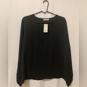 3/$28❤️black long sleeve top with lace front size XL